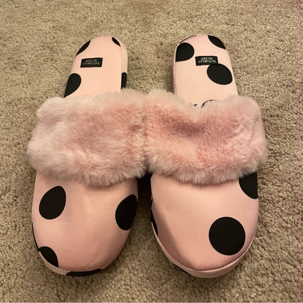 Victoria’s Secret Polka Dot Faux Fur Closed Toe House Slippers